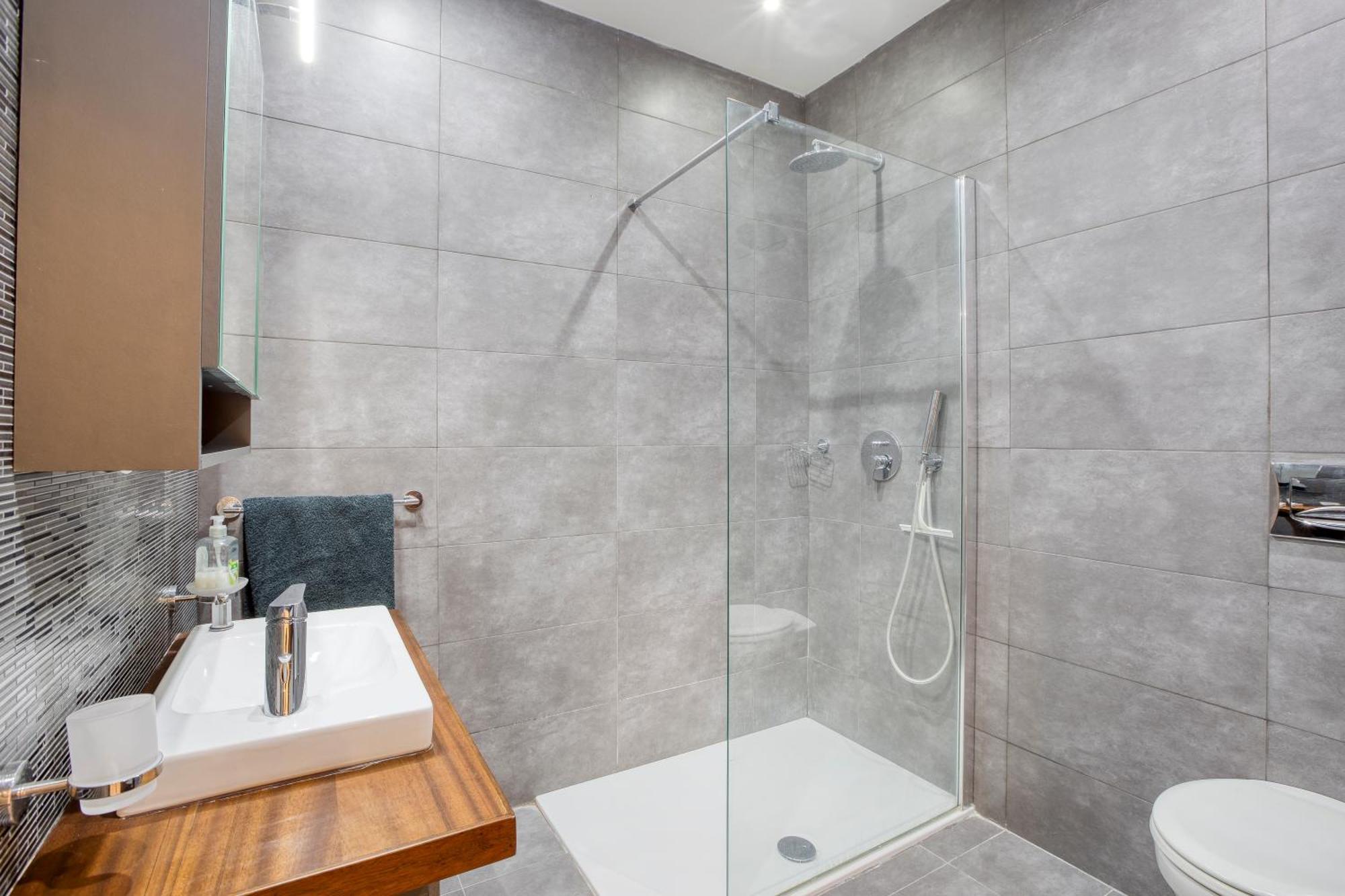 Lovely With Amazing Balcony & Communal Pool By 360 Estates *